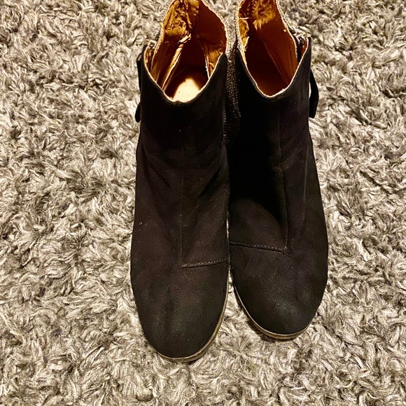 Ladies ankle bootie, Size 7.5 - Picture 5 of 8